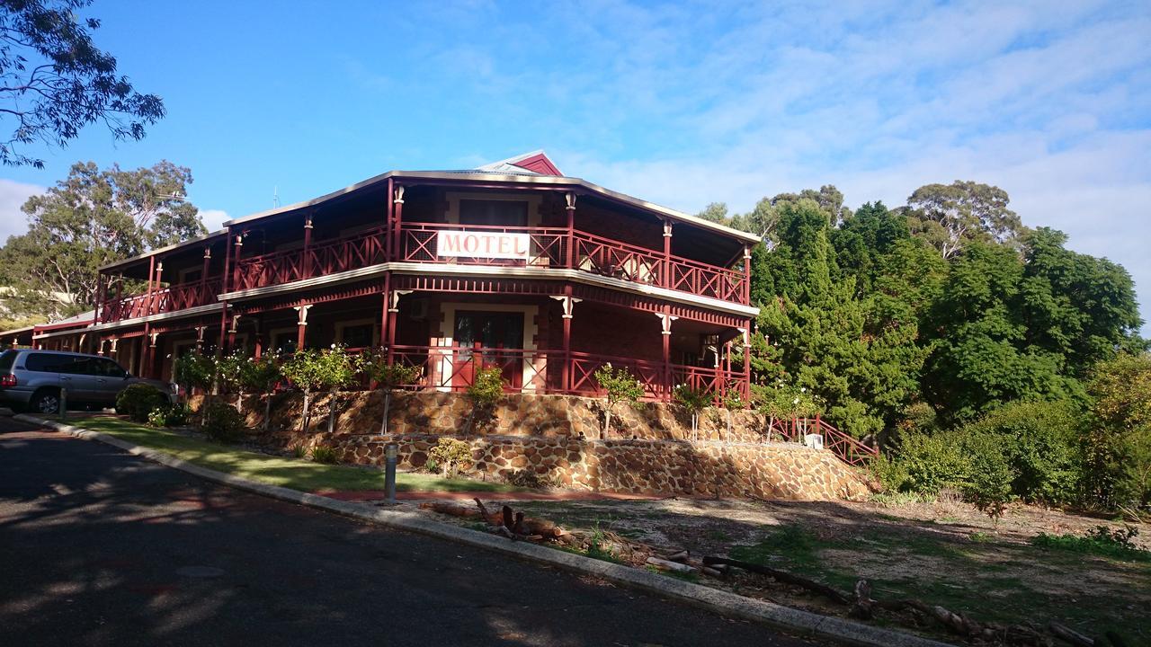 Heritage Country Motel Perth Exterior photo